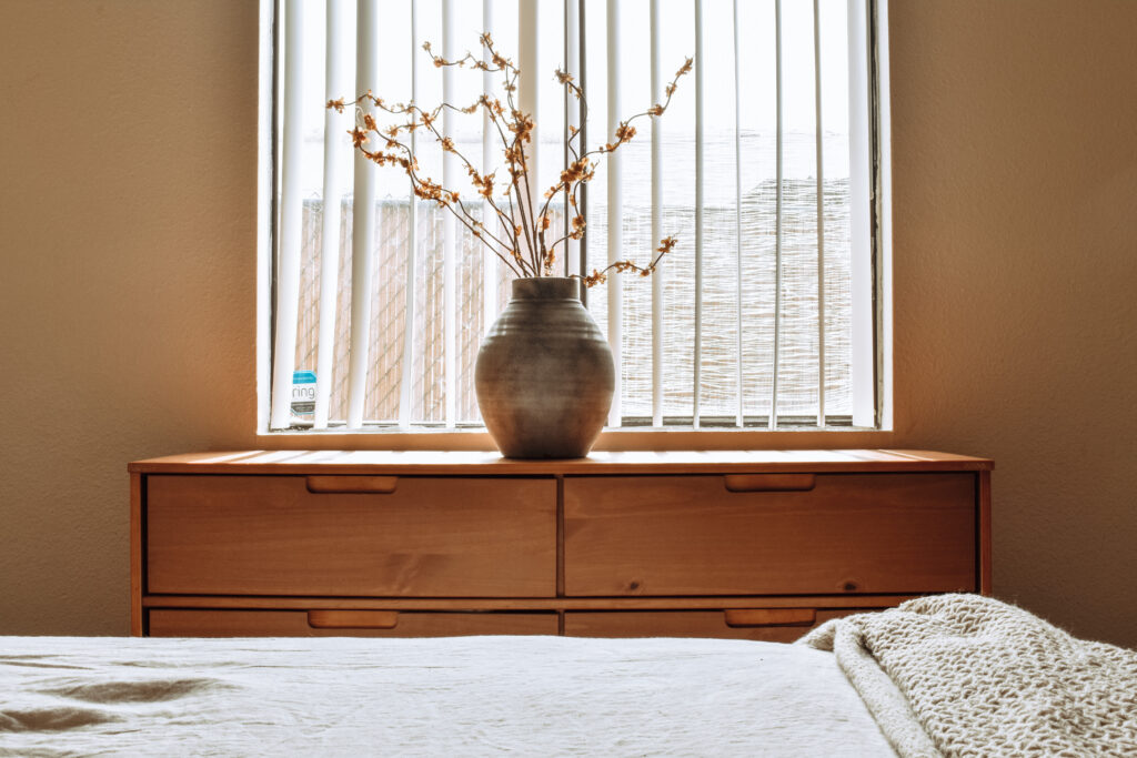 Simple dresser decor to style a small room